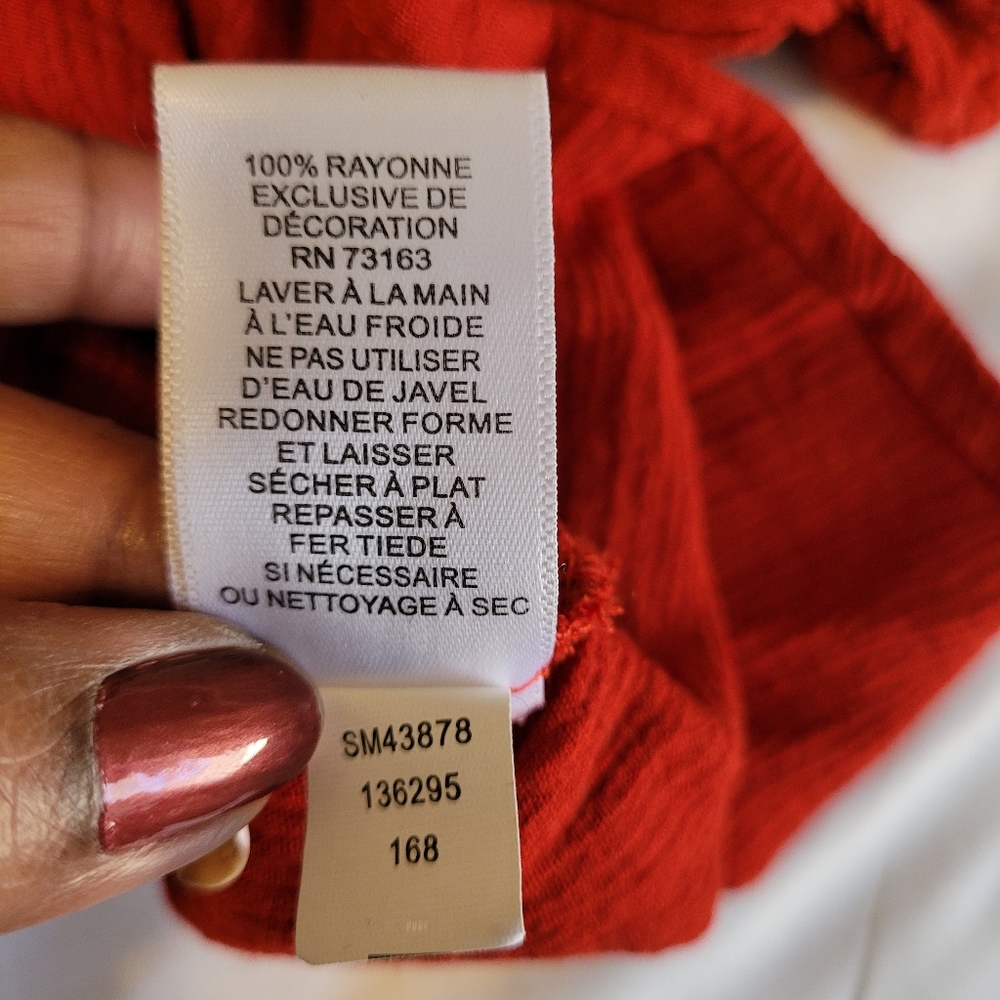 Melissa Paige Red blouse. SIlver circle design on shoulders - Picture 10 of 10